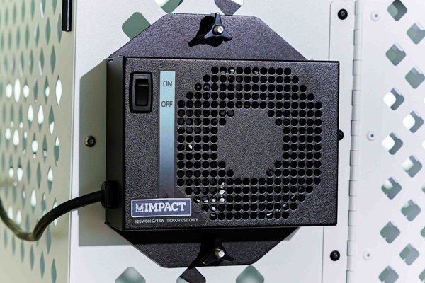 How to choose an efficient extractor fan for a smell-free, slim kitchen environment?